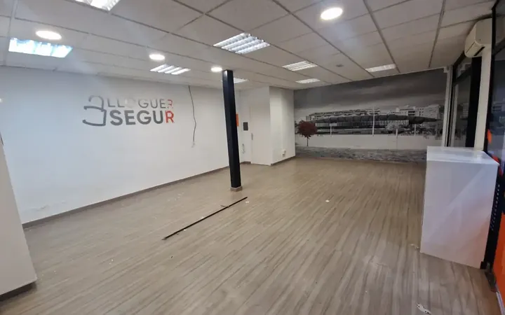 Local comercial en  Carrer de Felip II 158 - Foto 4