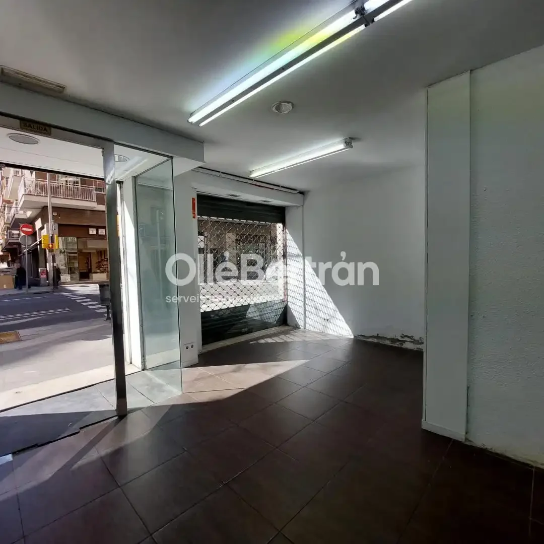 Local comercial en  de Sants - Foto 2