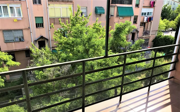 Piso en Calle Duquesa de Santona, Moscardó - Foto 1