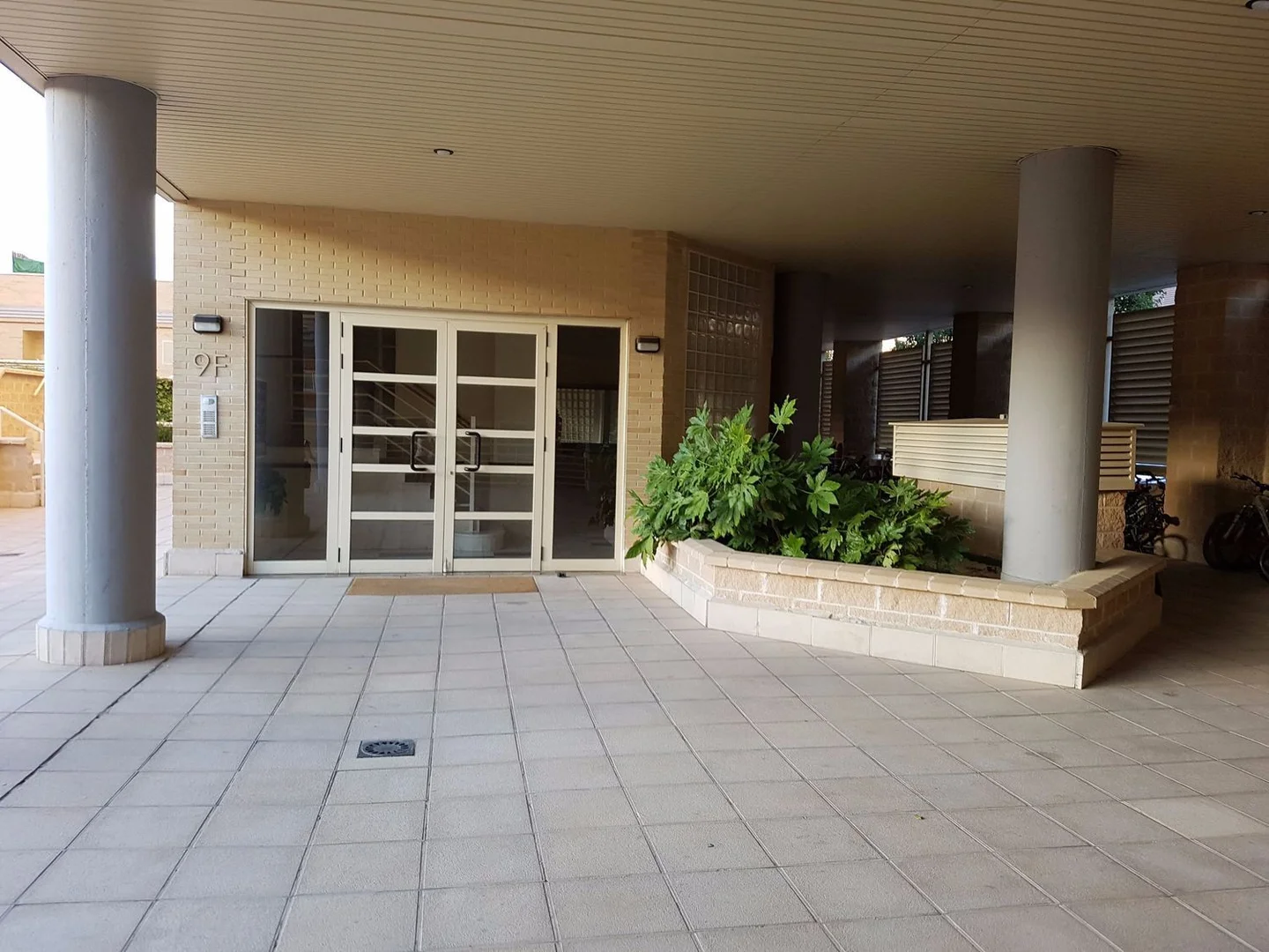 Piso en calle monasterio de montesclaros, 9