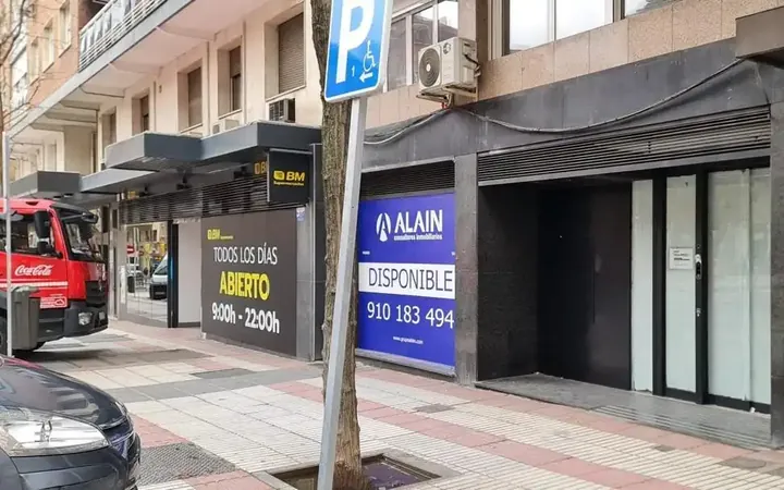 Local comercial en  Paseo del Marqués de Zafra - Foto 2