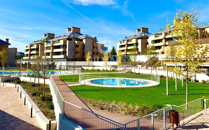 Bajo en Majadahonda, Madrid - Foto 19