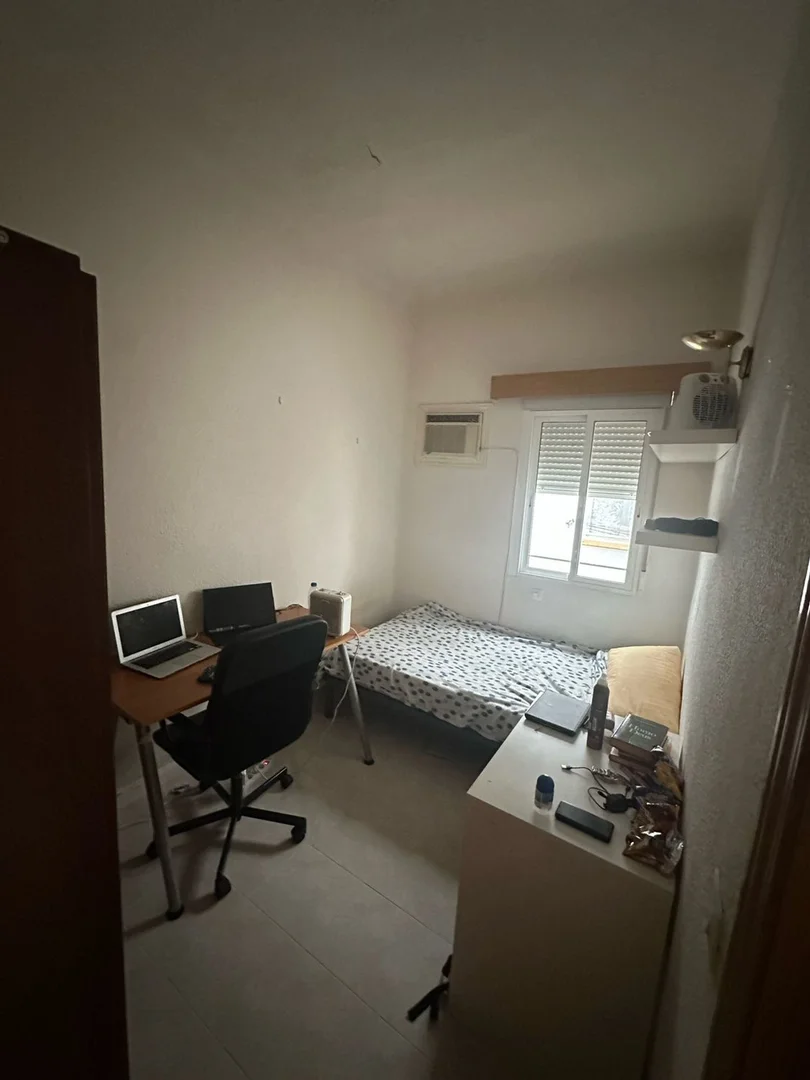 Piso en calle de María de Guzmán, 42 - Foto 1