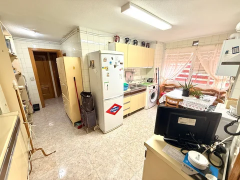 Piso en calle de Ramón Pérez de Ayala, 136 - Foto 2