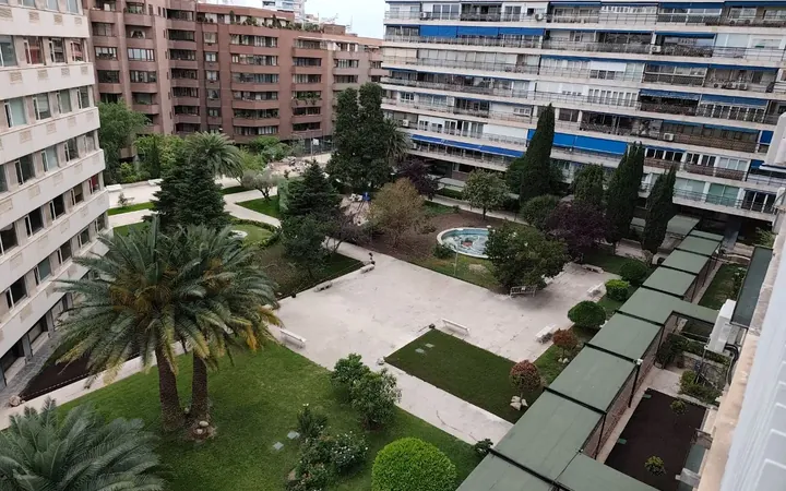 Piso en  Calle de Guzmán el Bueno 135 - Foto 1