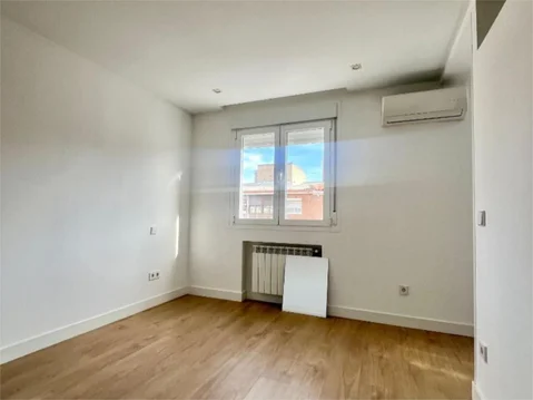 Piso en  Calle de César González Ruano 19 - Foto 5