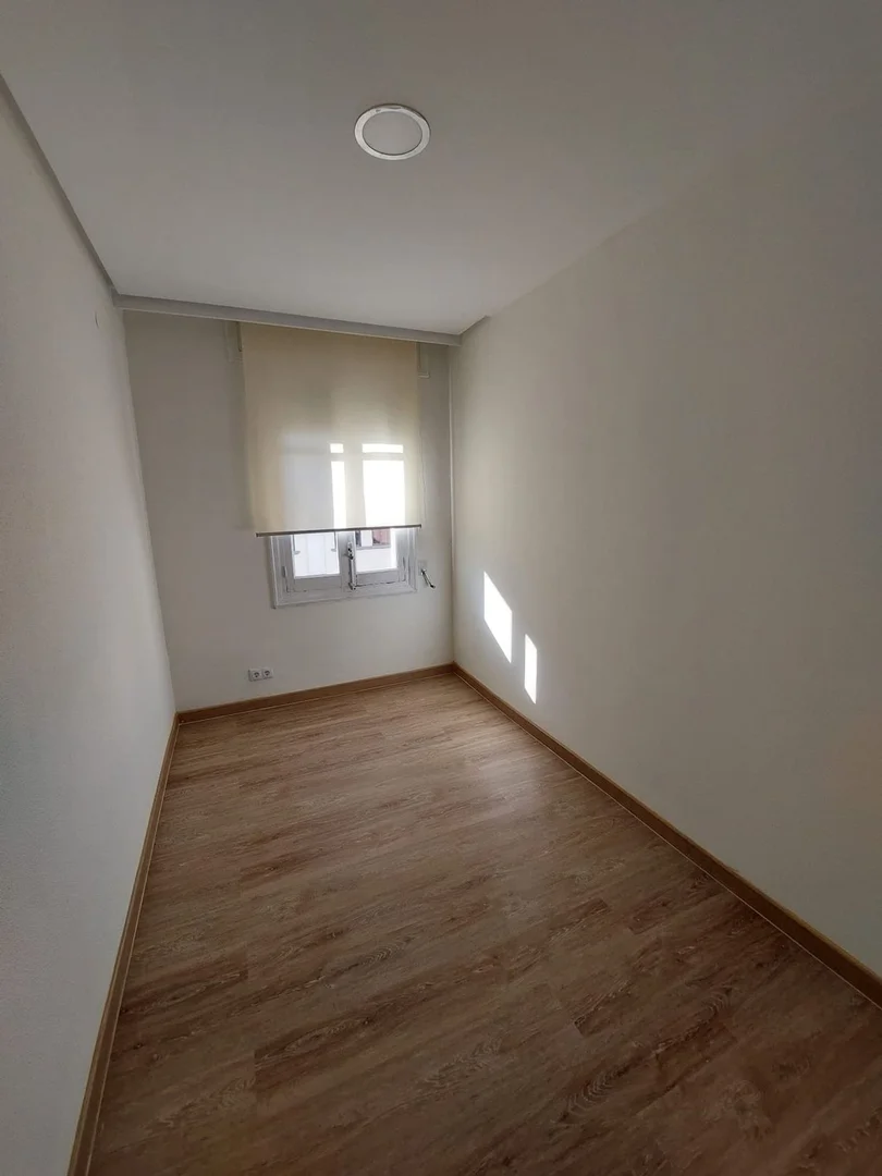 Estudio en Guzman el Bueno, 7 - Foto 3