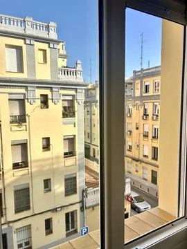 Piso en  Calle de Alejandro Saint Aubin 11 - Foto 1