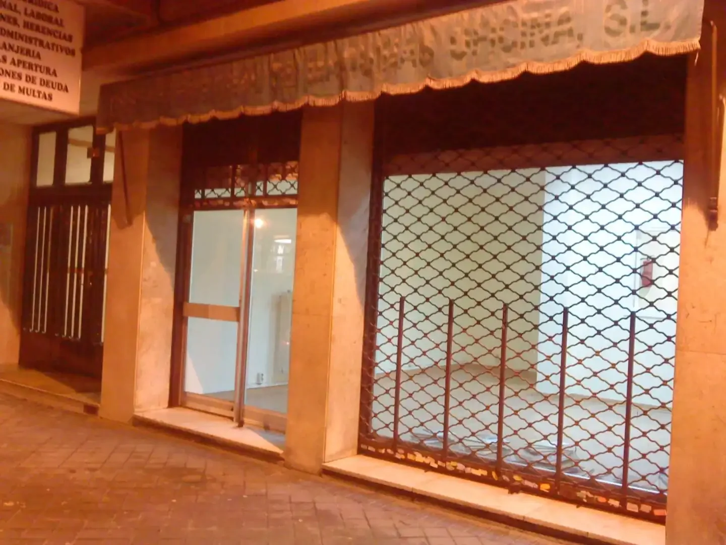 Local comercial en  Calle de la Marroquina 106 - Foto 2