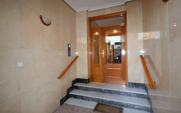 Piso en Calle de Rafael de Riego - Foto 2
