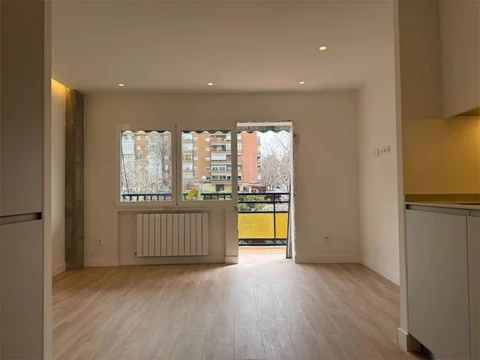 Piso en  Calle de Ascao 60 - Foto 4