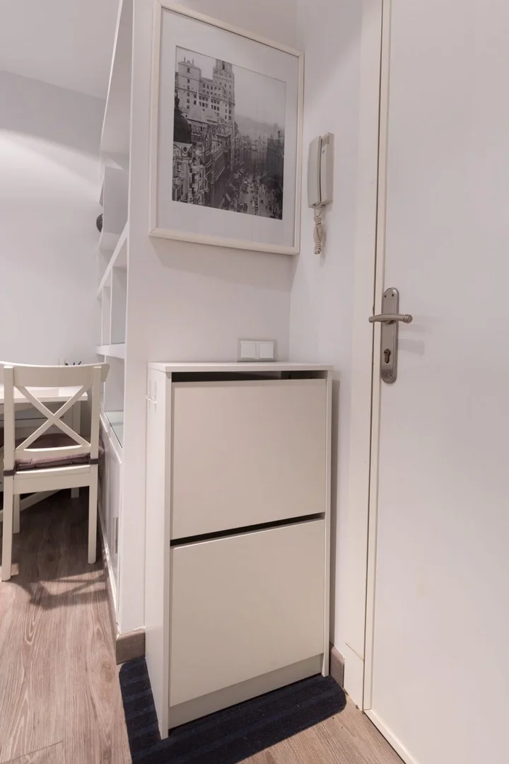 Piso en calle de Menorca, 21 - Foto 4