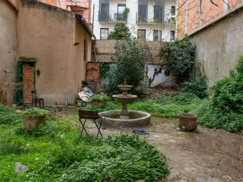 Piso en  Carrer del Baró d'Esponellà 20 - Foto 1