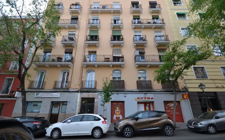 Piso en Calle de Rafael de Riego - Foto 1