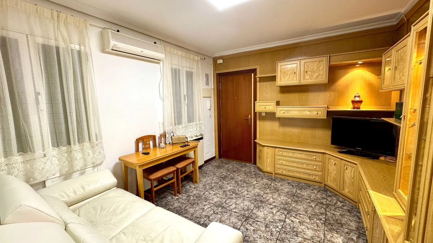 Piso en calle de Oviedo, 26 - Foto 2