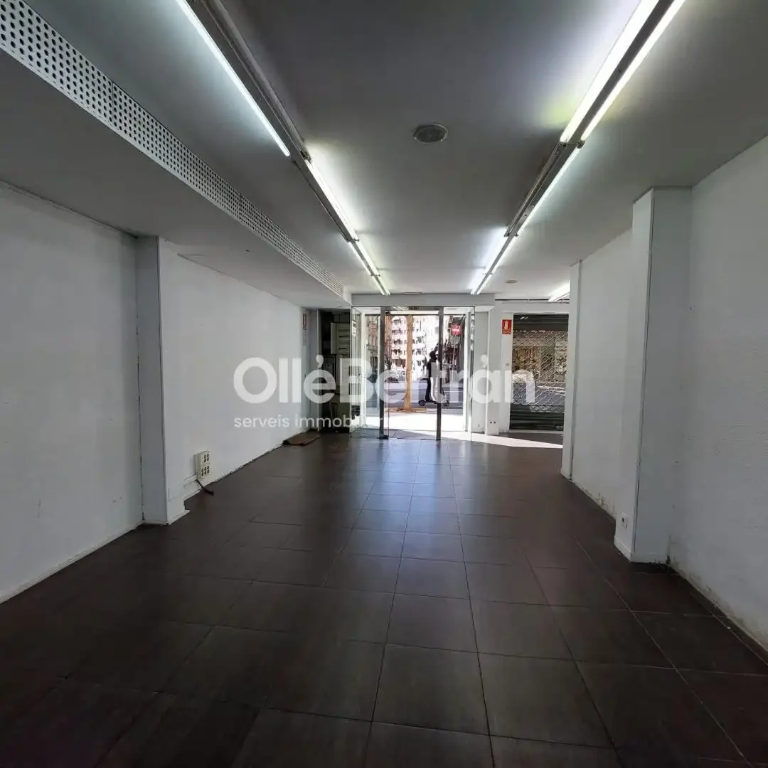Local comercial en  de Sants - Foto 4