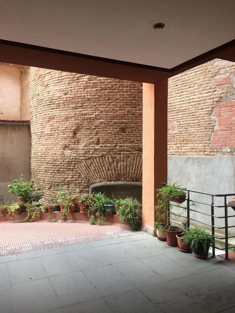 Estudio en calle de los Abades, 11 - Foto 1