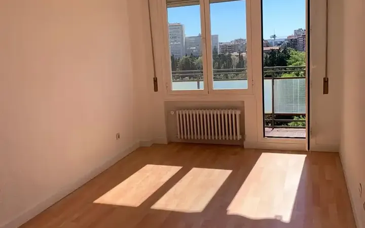 Piso en  Avenida de Pablo Iglesias 18 - Foto 4