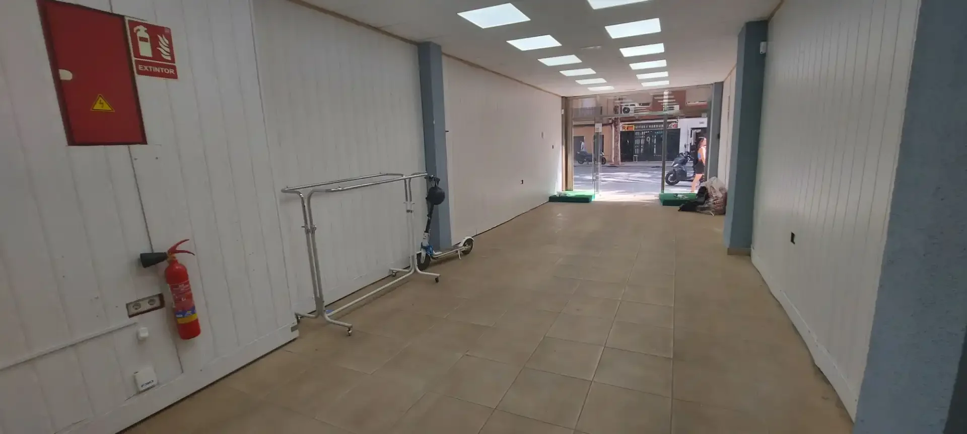 Local comercial en  Carrer de las Navas de Tolosa 303 - Foto 10