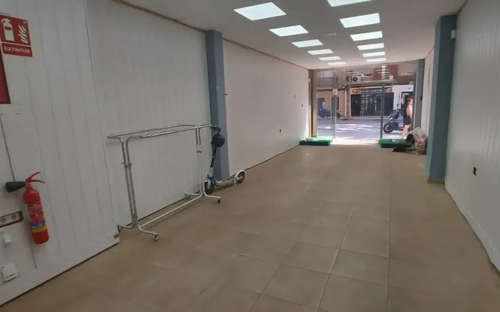 Local comercial en  Carrer de las Navas de Tolosa 303 - Foto 10