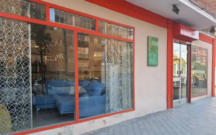 Local comercial en  Calle de San Claudio 69 - Foto 2