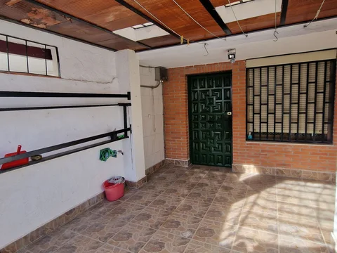 Chalet adosado en calle Vilches, 11 - Foto 2