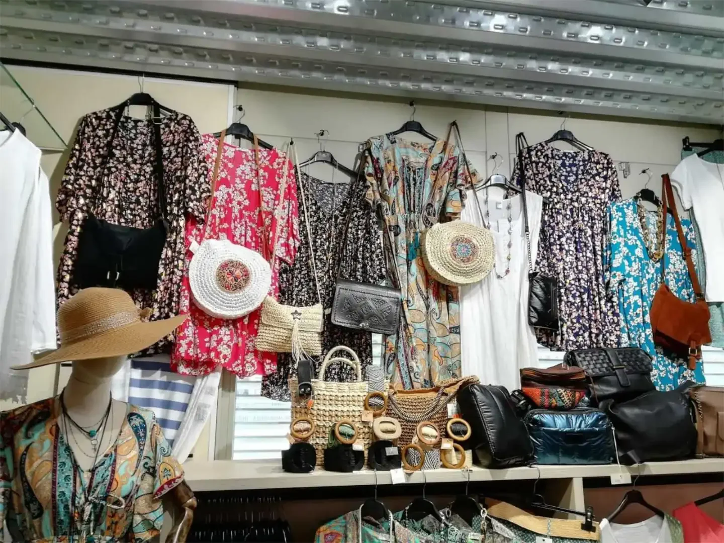Local comercial en  Carrer del Comte d'Urgell 1 - Foto 2