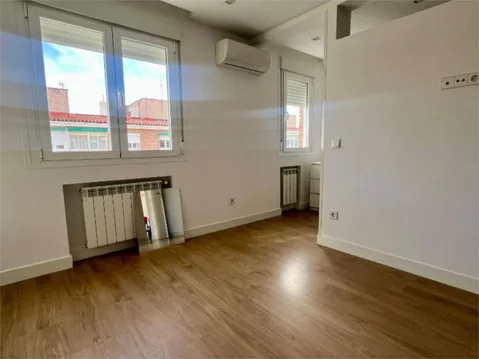 Piso en  Calle de César González Ruano 19 - Foto 6