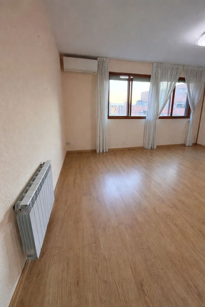 Piso en avenida de Pablo Neruda, 100 - Foto 2