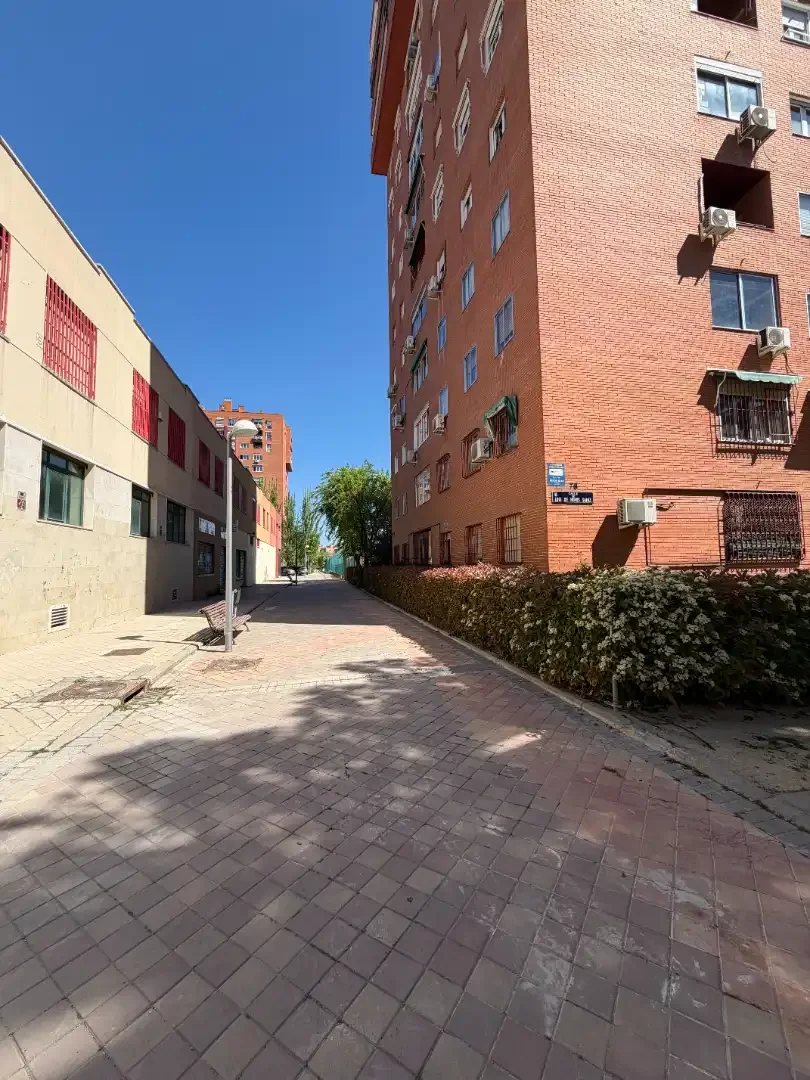 Local comercial en  Calle de Luis de Hoyos Sainz - Foto 2