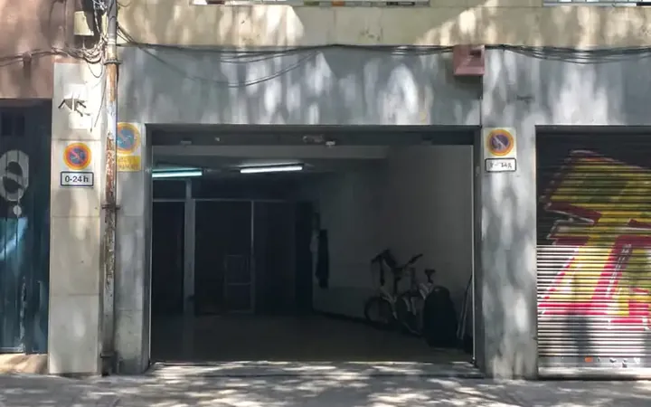 Local comercial en  Carrer de Josep Estivill 33 - Foto 1