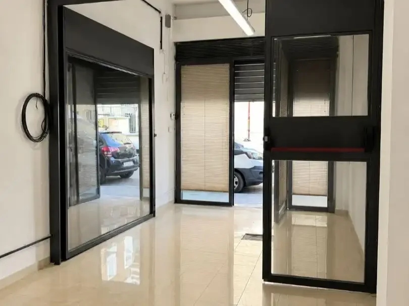 Local comercial en  Calle Manuel Lamela 1 - Foto 2