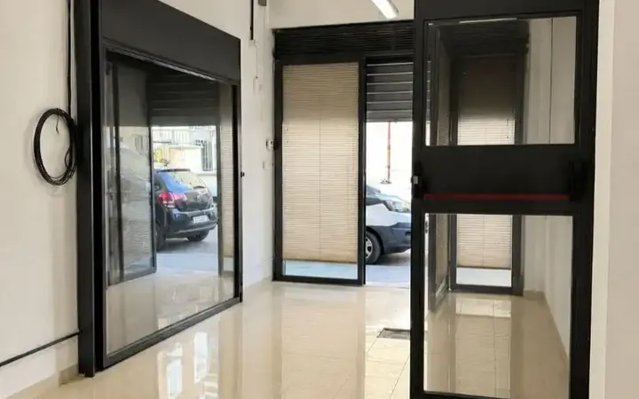 Local comercial en  Calle Manuel Lamela 1 - Foto 2