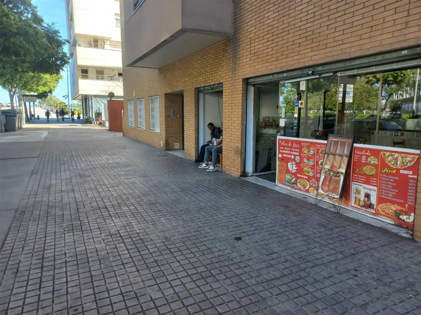 Local comercial en  Carrer de la Selva de Mar 3 - Foto 2