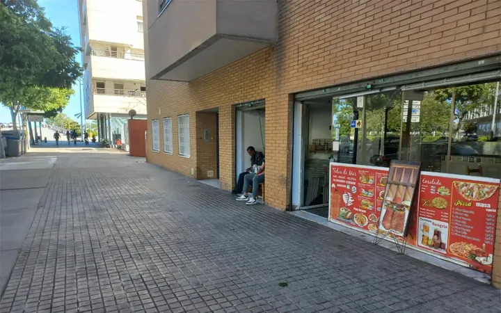 Local comercial en  Carrer de la Selva de Mar 3 - Foto 2