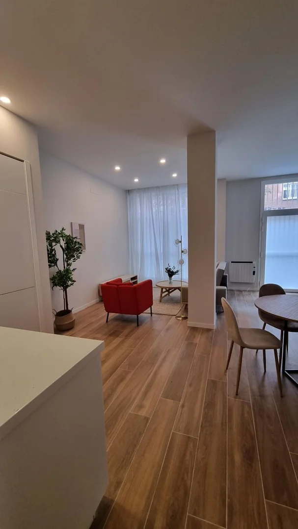 Piso en calle de Canillas, 37