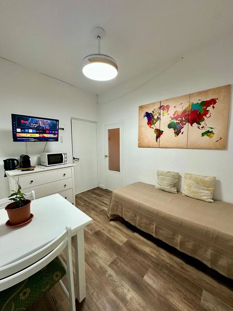 Estudio en calle del Mesón de Paredes, 4 - Foto 1