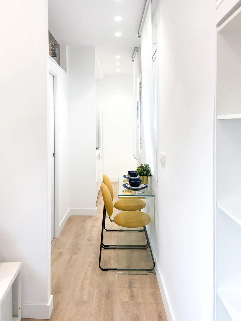 Estudio en calle de la Reina Mercedes, 6 - Foto 2