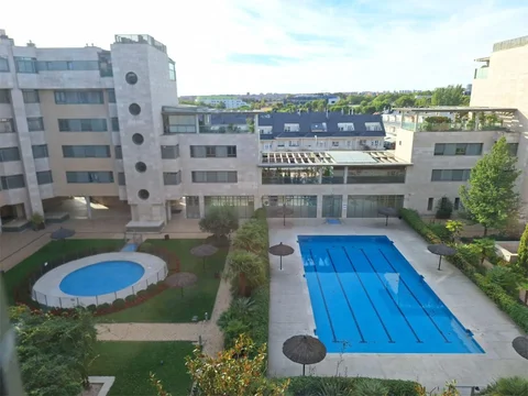 Piso en  Avenida de los Prunos 1 - Foto 1