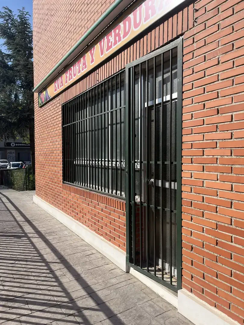 Local comercial en  Avenida de Santa Eugenia 21 - Foto 2