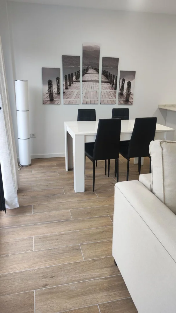 Piso en calle de los Pirineos, 49 a - Foto 2