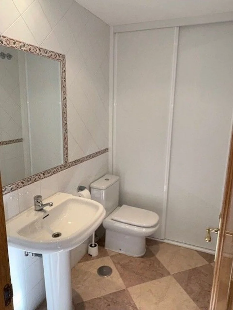 Chalet adosado en Barrio Arroyo del Fresno - Foto 2