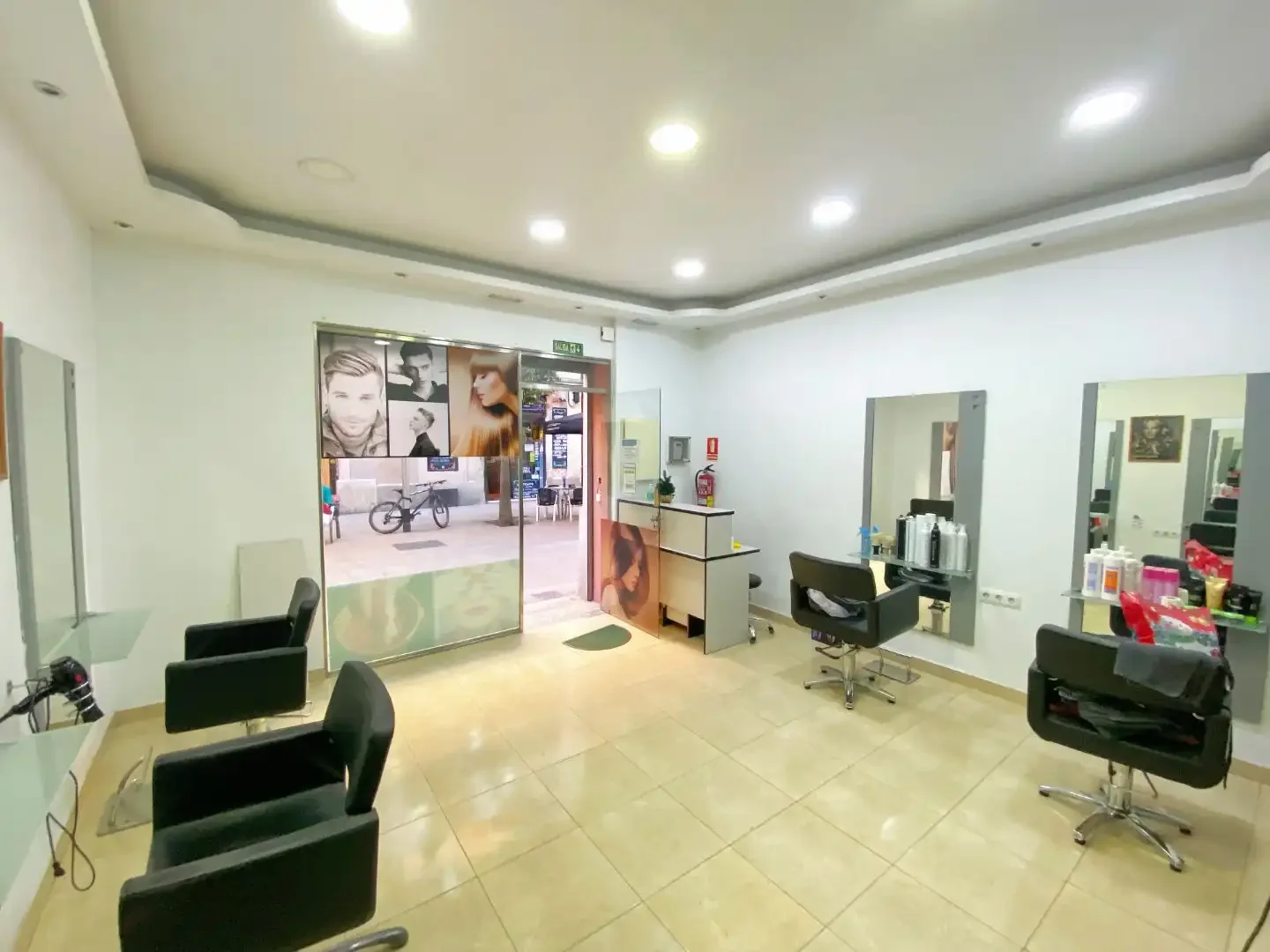 Local comercial en  Carrer de Blai 41 - Foto 2