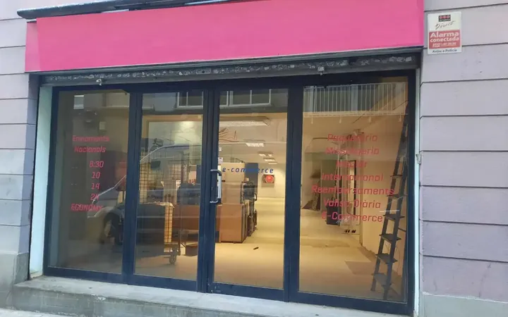 Local comercial en  Carrer del Tenor Masini 83 - Foto 1