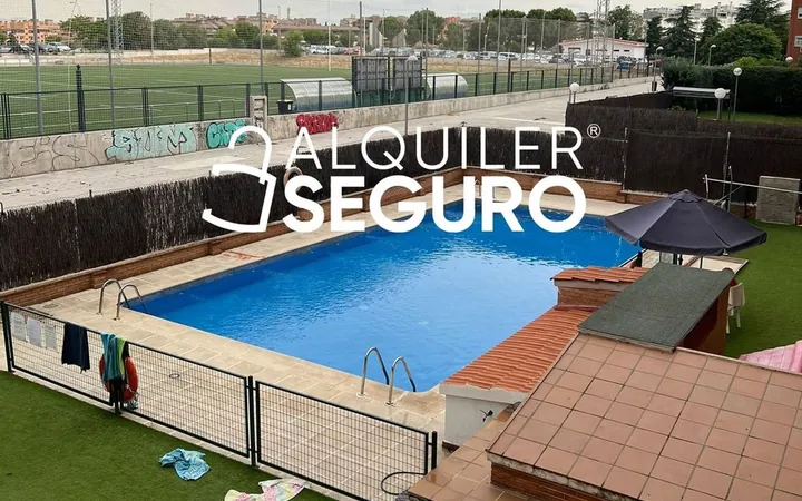 Piso en Calle Rocinante, Tres Olivos - Valverde - Foto 1