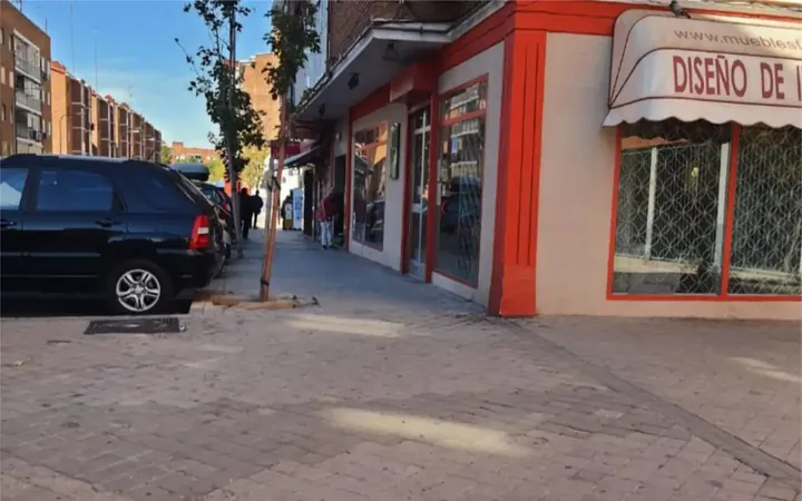 Local comercial en  Calle de San Claudio 69 - Foto 1