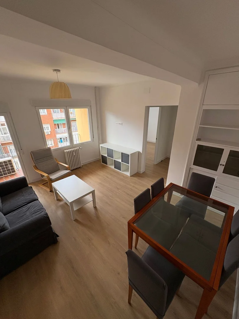 Piso en calle de la Infanta Mercedes, 42