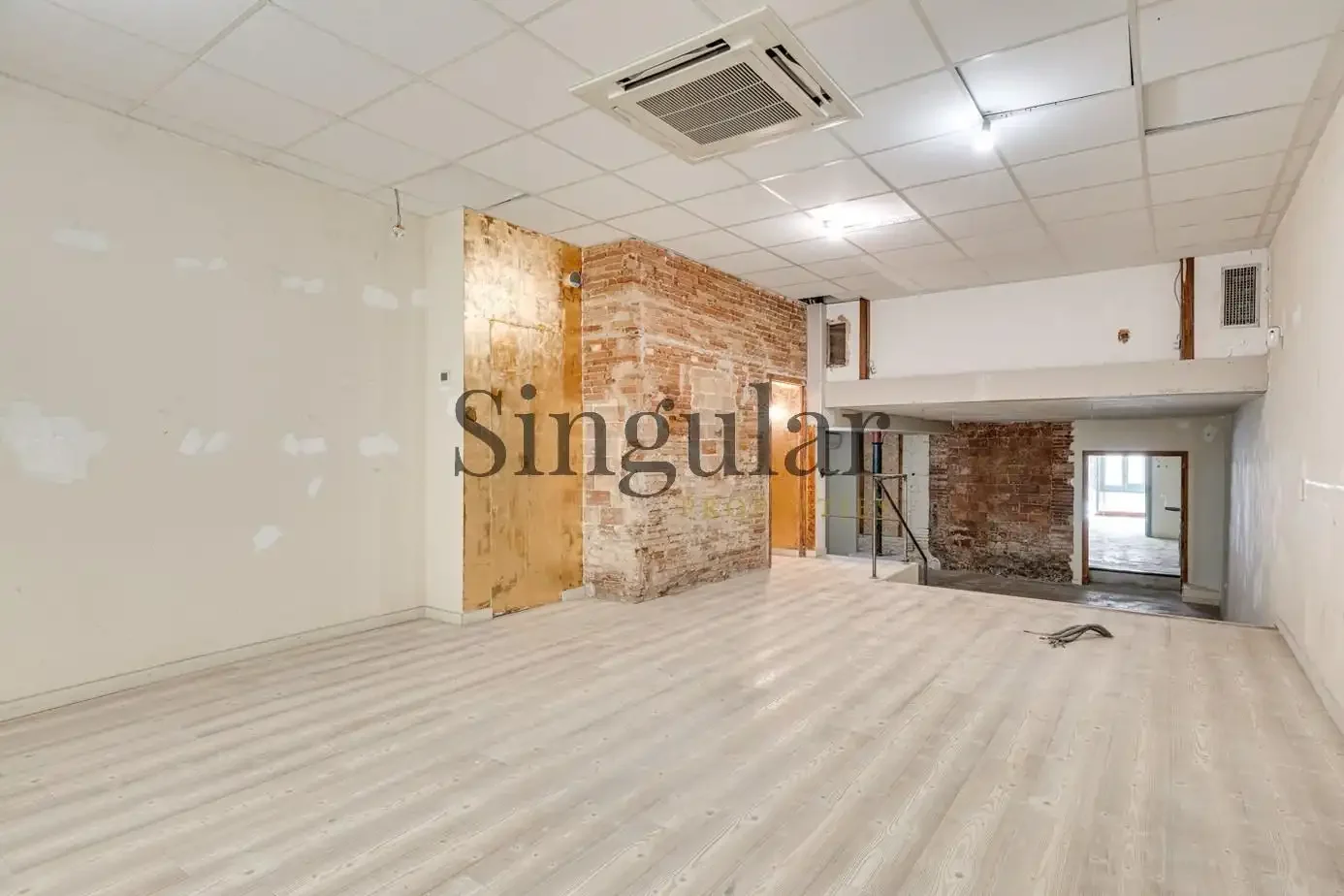 Local comercial en  Carrer de la Creu Coberta - Foto 4