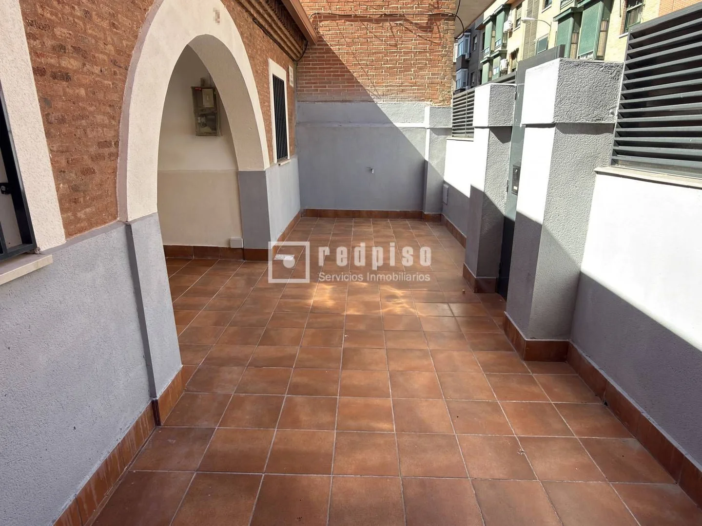 Chalet adosado en Calle de Luis Claudio - Foto 2