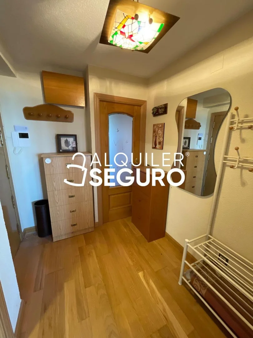 Piso en Calle de Eugenia de Montijo - Foto 8